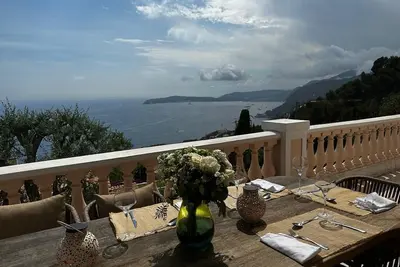 Image de Incroyable Villa à la frontière de Monaco. 4 chambres doubles, piscine, jardins, vue sur la mer