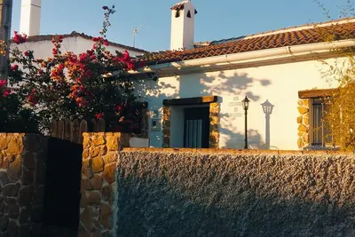 Image de Maison calme et confortable dans un champ de village