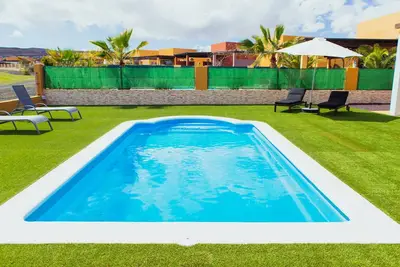 Image de Villa Surprise piscine climatisée, barbecue, golf, Wifi gratuit, énergie solaire 100x100