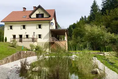 Image de Magnifique ferme de luxe avec piscine et rivière à Reka