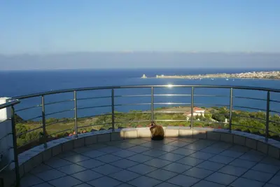 Image de maison-appartements rez vue panoramique mer forteresse piscine hors sol pool-bar