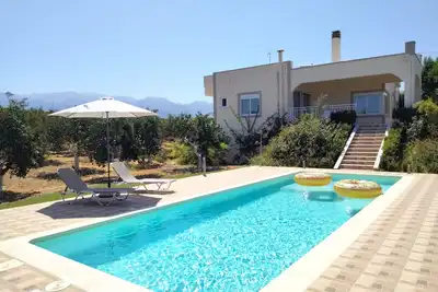 Image de Villa Rosemagnolia, piscine 35m², en vert, jardins, plein soleil proche de tout