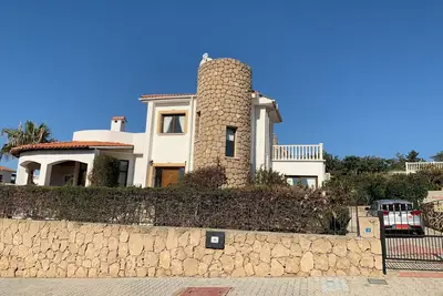 Image de Villa avec piscine privée et vue sur la mer