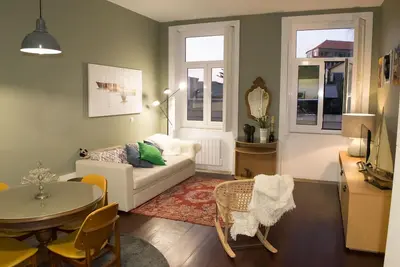 Image de Place Centrale PRÈS De Tout Ce Que Vous Voulez Faire Dans Le Port!