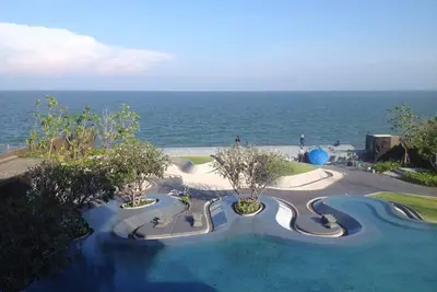 Image de Hua Hin maison de vacances dans la propriété de bord de mer de luxe, juste sur la plage nouvellement construite avec golf