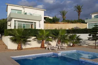 Image de Village Situation avec vue mer imprenable / Pool vues- 3 minutes à pied de restaurants