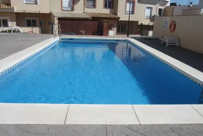 Image de Maison moderne pour 6 personnes, avec A / C, Wifi haut débit, grande piscine, Tv Uk, 3 salles de bains.