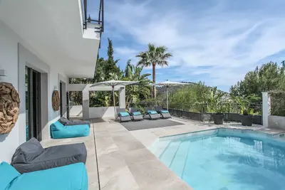 Image de Villa de luxe récemment rénovée avec vue mer / piscine, à 5 minutes à pied du port Andratx.