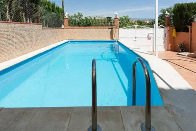 Image de 2ème appartement dans un logement rural avec piscine partagée