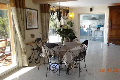 Image de Magnifique haut de villa  200 m2  calanques au bord de la mer