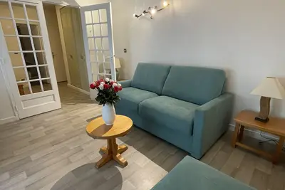 Image de Emplacement de rĂŞve pour cet appartement plein centre de brides les bains