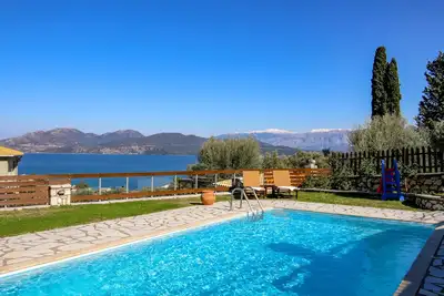 Image de Villa Summer Breeze. Votre maison loin de chez vous! !