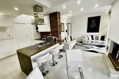 Image de Appartement De Premier ÉTAGE Avec Balcons