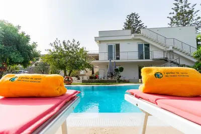 Image de Maison de vacances dans une villa au rez-de-chaussée avec piscine et jardin à 100 mètres de la mer
