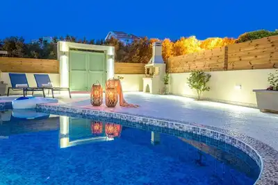 Image de Coral Villa avec piscine privée et jardin, 2 chambres à 100 m de la mer