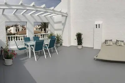 Image de Bungalow, à 300 mètres de la mer, à Rosaleda, à distance de marche du centre