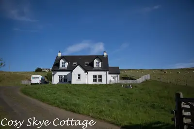 Ile de Skye - Cottage indépendant avec 3 chambres et 2 salles de bain (à 17 km de Portree)