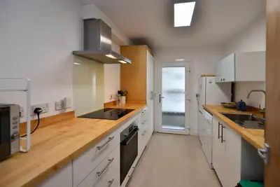 Image de Rez-de-chaussée, appartement de 2 chambres dans un pub converti. Super emplacement sur The Rhins.