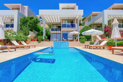 Opulent Villa Private Infinity Pool And Stunning Panoramic Sea & Mountain views