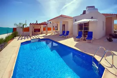 Image de Villa de style bungalow avec piscine privée à Sea Point Villa Coral Bay