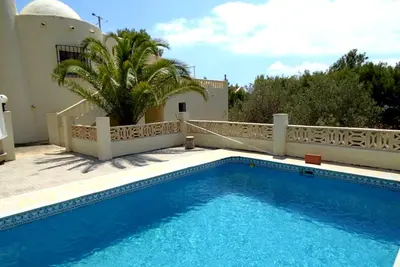 Image de Villa avec beaucoup d'intimité, grande piscine privé 6-8 personne et appartement