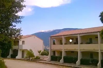 Provence. Mont-Ventoux. Appartement panoramique avec piscine.