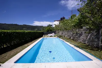 Image de Villa idéale pour les groupes / piscine, barbecue