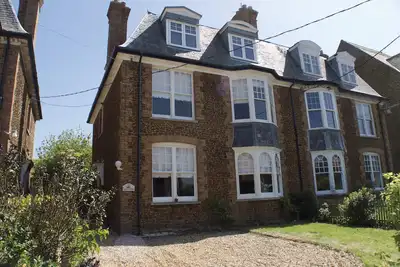 Image de Oakleigh - Grande villa victorienne près de la plage avec un mobilier côtier de luxe
