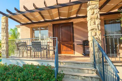 Image de Villa de luxe exclusive - Plage de sable privée - Vues sur la mer - Salles de jeux - Bain à remous