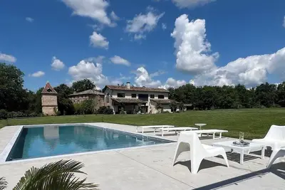 Image de Maison architecte au calme piscine, spa&trampoline 5ha 30 min Toulouse et Albi