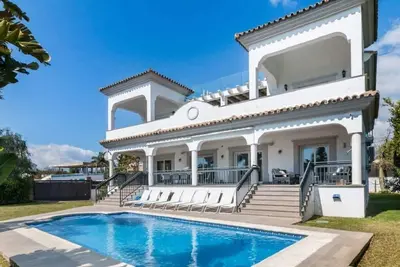 Image de Fantastique villa 5 chambres 300m. Plage près de Puerto Banus!