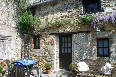 Image de 1 sur 3 gites situes dans 2 belle-piscine-jeux d'acres terrain -Wifi-lots pour voir / faire à proximité