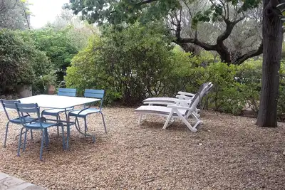 Image de T2 dans villa avec jardin proche plage rénecros