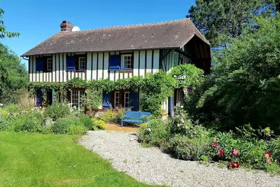 Image de Maison typique normande de charme avec un beau parc