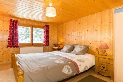 Image de Chalet à côté d'un spa relié au télésiège de Champéry par train de montagne