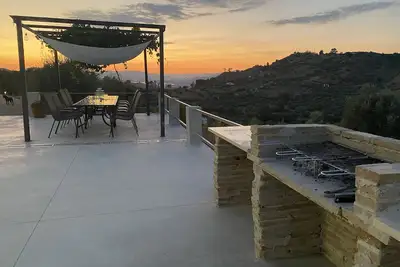 Image de Pisticci -Matera. Maison rustique avec une vue magnifique dans l'oliveraie