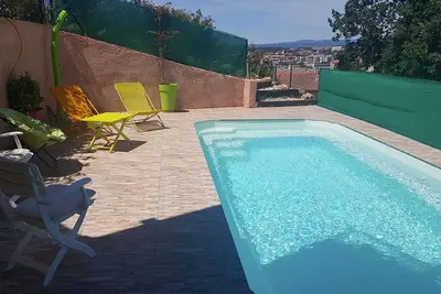 Image de Saint-Raphaël, appartement  en rez de  jardin avec jardin privé et piscine