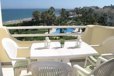 Image de Appartement au dernier étage avec vue sur la mer, à 40 mètres de la plage et des piscines partagées. Vft / Ma / 02503