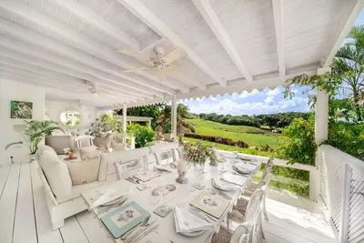 Image de Villa avec vue imprenable sur le golf et la mer des CaraĂŻbes