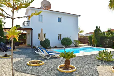 Image de Villa individuelle de Coral Bay - 200 m des plages de sable du drapeau bleu de Coral Bay - Piscine privée