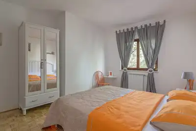 Image de Chambre double avec salle de bains privative et une cuisine commune