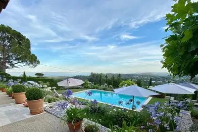 Image de Magnifique villa luxueuse avec vue sur la mer