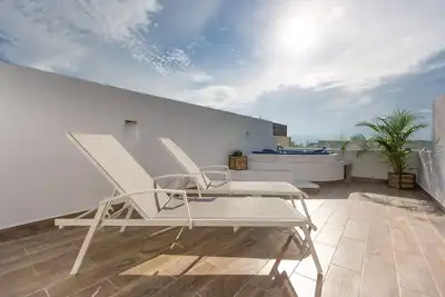 Image de Ph central incroyable avec toit et jacuzzi privés