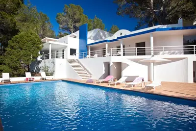 Image de Villa Can Hermanos avec Wifi gratuit, piscine privée et vue sur la mer