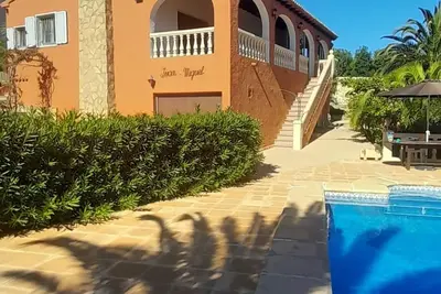 Image de Beautiful spacious villa in Valencia, large patio with sea views, private pool, barbecue