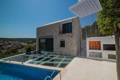 Image de Villa moderne Sutivan - Île de Brač - Croatie - piscine-sauna intérieur et extérieur