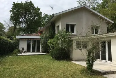 Image de Maison 260 M2 5 Chambres Piscine Sur Jardin 1. 600 M2 Proche Bordeaux Centre