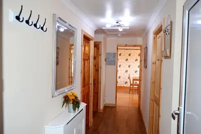 Image de Appartement 3 chambres - 5 lits + canapé-lit - Wi-Fi gratuit, parking et Netflix - Jusqu'À 7 Sommeil