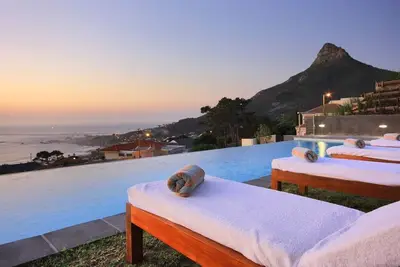 Image de Luxueux appartement moderne avec vue sur la mer