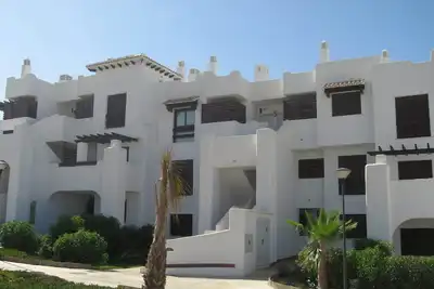 Image de Appartement exclusif de 2 chambres situé dans de beaux jardins à quelques minutes de la mer